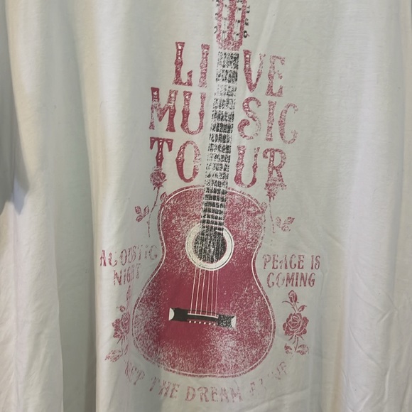 Maurice’s graphic tee - Picture 3 of 6